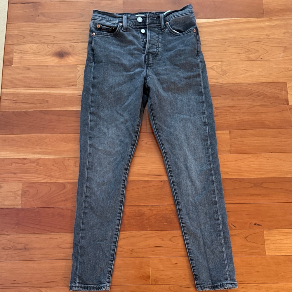 Levi's Wedgie Skinny Jeans in Washed Charcoal Black/Gray